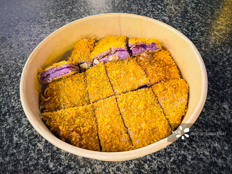 特色小吃芋泥香酥鸭高视角图片素材