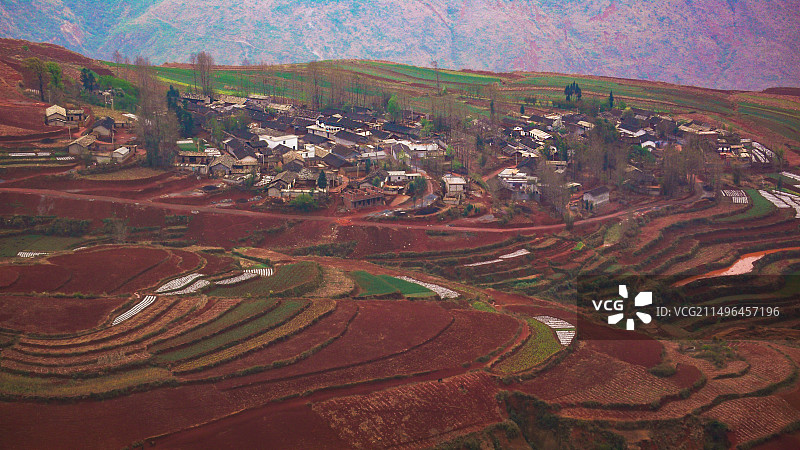 “东川红土地”位于昆明市东川区，主要景点在海拔1800至2600之间图片素材