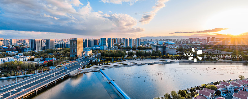 中国内蒙古呼和浩特如意广场喷泉城市天际线风光图片素材