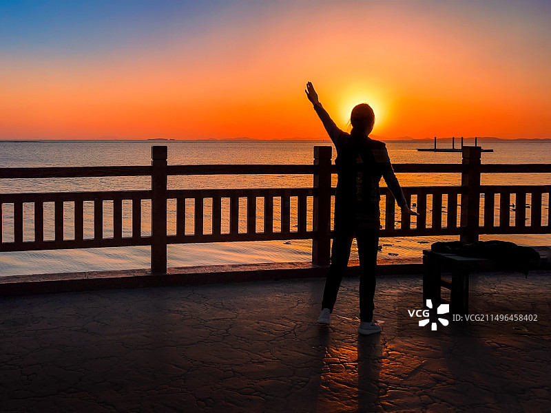 夕阳下的独舞图片素材