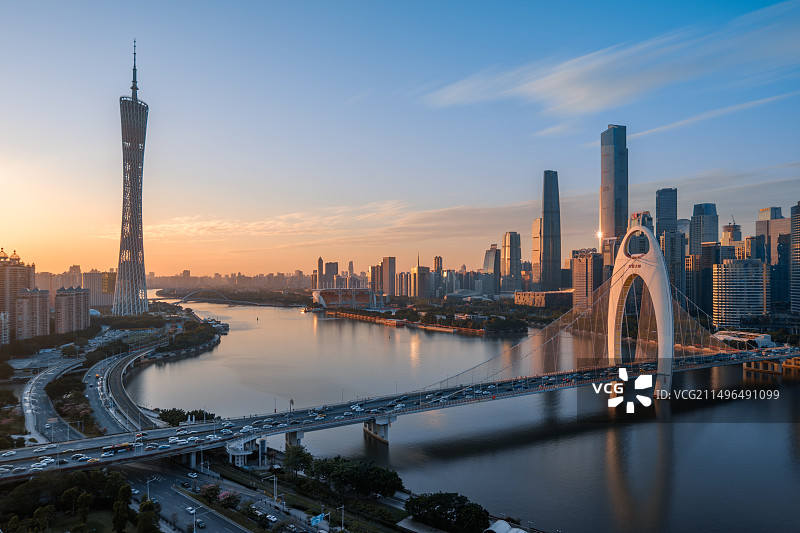 黄昏日落城市天际线摩天大楼建筑经济商务金融图片素材