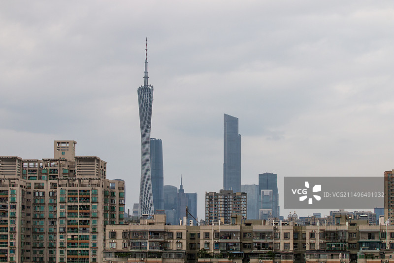 住宅区后面的广州塔图片素材