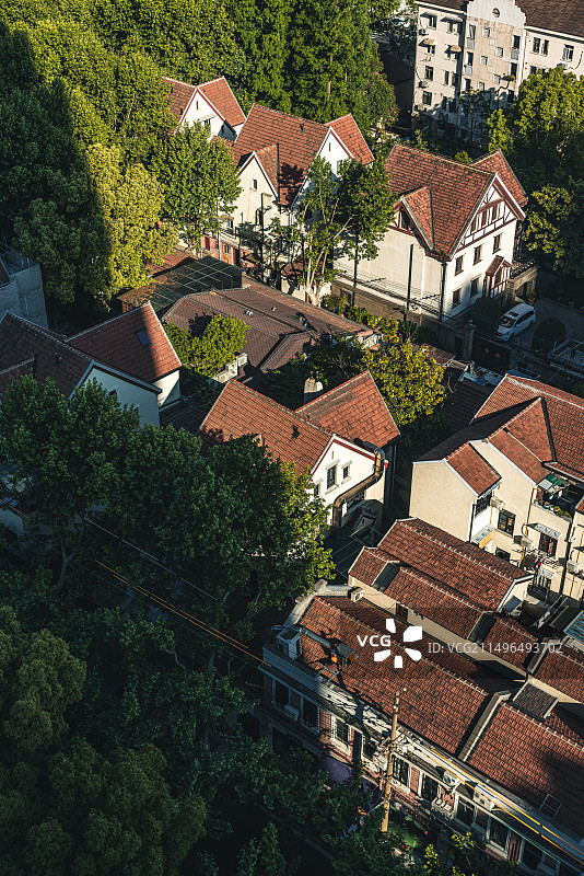 上海市安福路周围老石库门建筑物的高角度视图图片素材