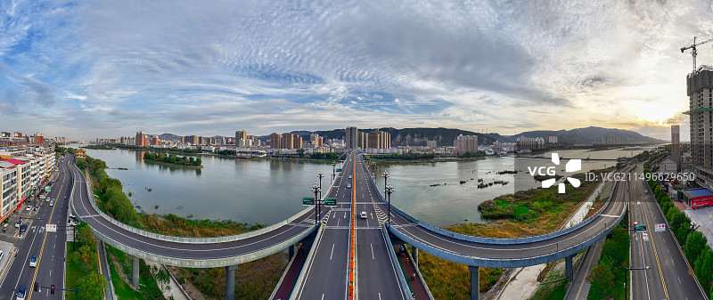 河南宜阳县城楼房建设立交桥汽车交通图片素材