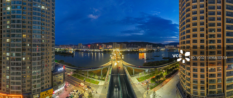 河南宜阳县城河流两岸楼房经济发展航拍夜景图片素材