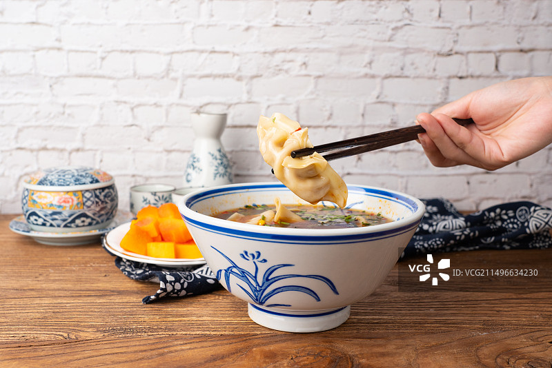 酸汤水饺图片素材