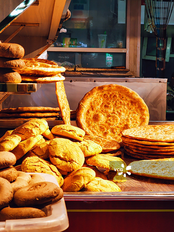 新疆特色美食烤馕饼特写图片素材