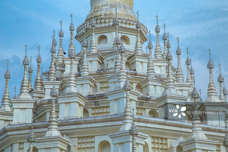 中国芒市勐焕大银塔图片素材