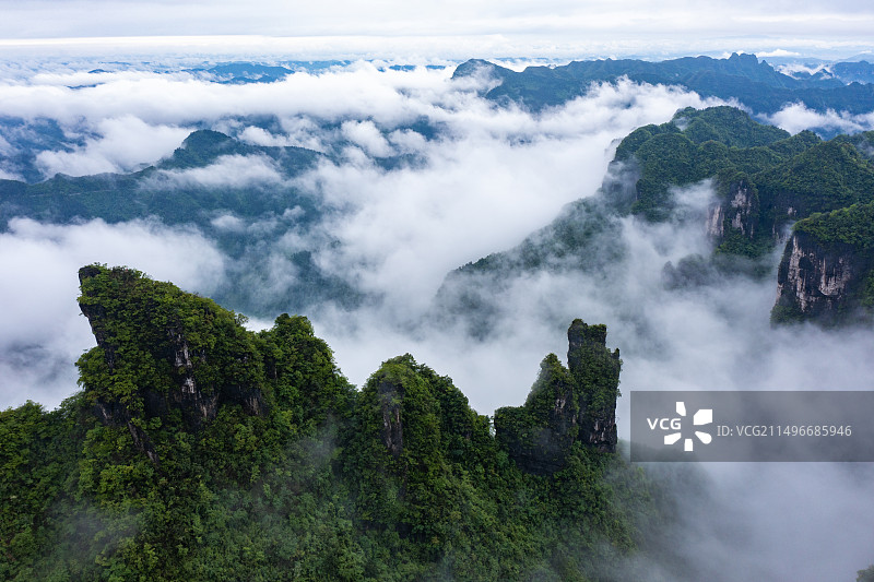 航拍湖南湘西保靖县吕洞山晨曦云海风光图片素材