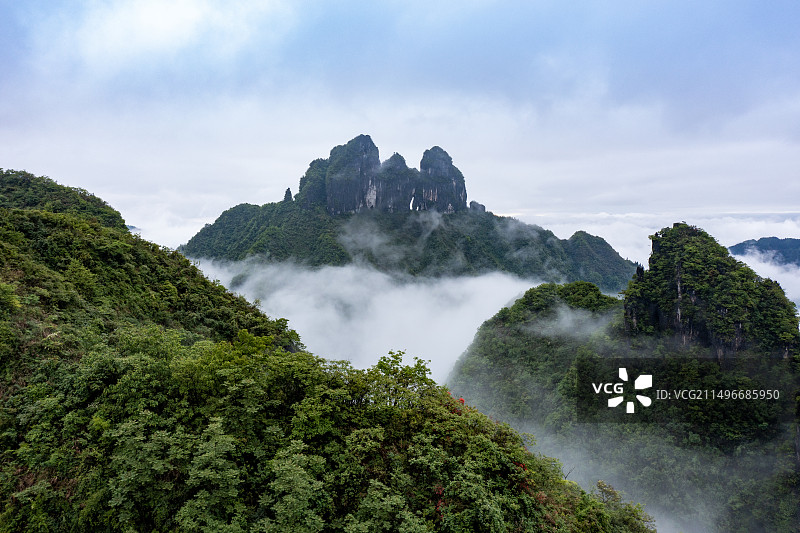 航拍湖南湘西保靖县吕洞山晨曦云海风光图片素材