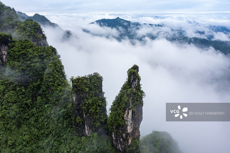 航拍湖南湘西保靖县吕洞山晨曦云海风光图片素材