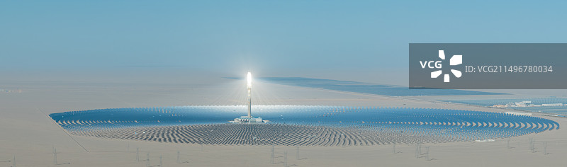 航拍视角下的光热发电塔图片素材