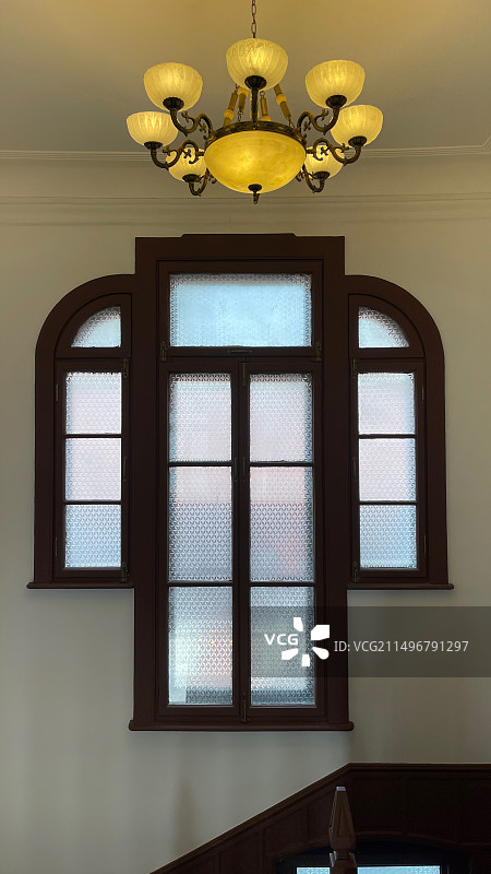 吊灯与窗户图片素材