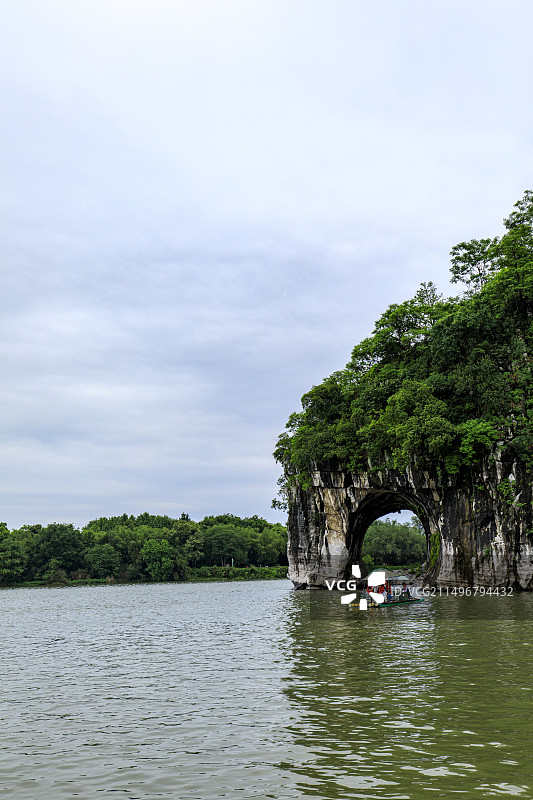 广西壮族自治区桂林市象山风景名胜区漓江象鼻山景区图片素材