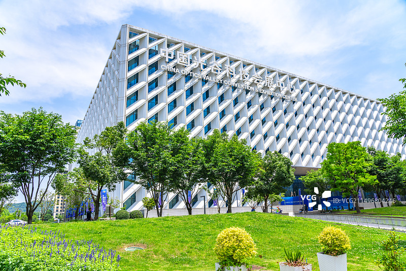武汉光谷科技会展中心城市建筑蓝天白云图片素材