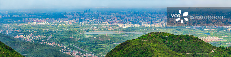 从北京西山远眺海淀区城市风光图片素材