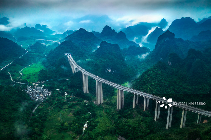 广西靖西市通灵大峡谷高速公路大桥图片素材