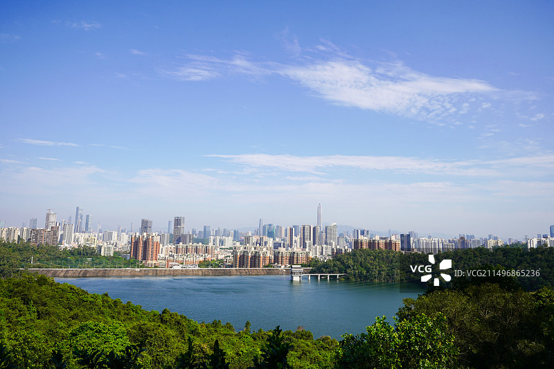 晴天的深圳梅林水库图片素材