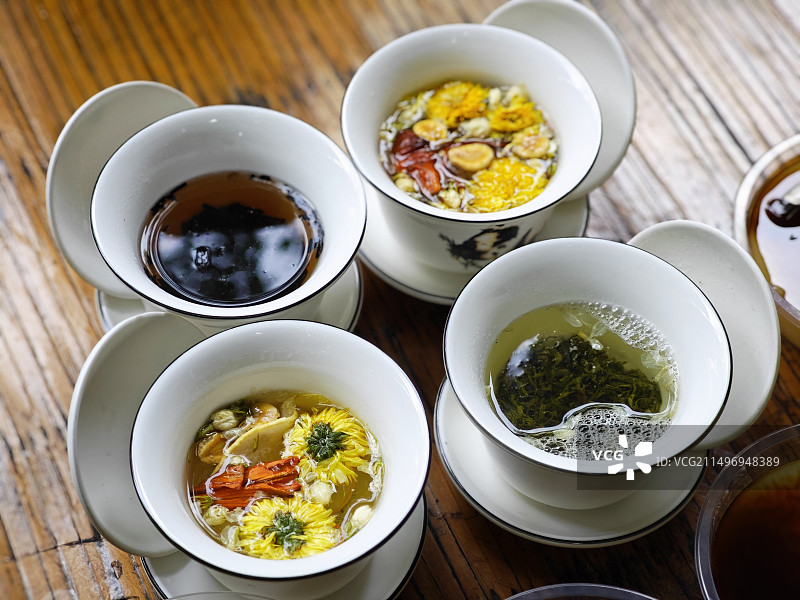 盖碗茶菊花茶普洱茶和茉莉花茶图片素材