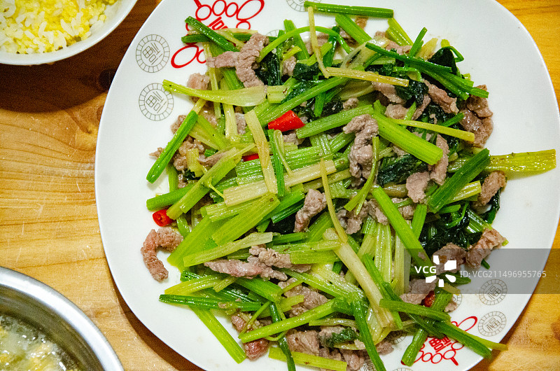 一人食家常小炒芹菜黄牛肉图片素材
