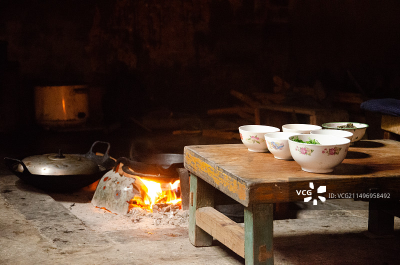 广西桂林灌阳县的特色美食——烟火气十足的灌阳柴火油茶特写图片素材