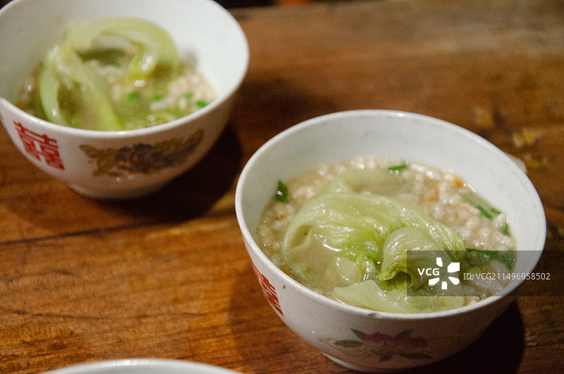 广西桂林灌阳县的特色美食——烟火气十足的灌阳柴火油茶特写图片素材