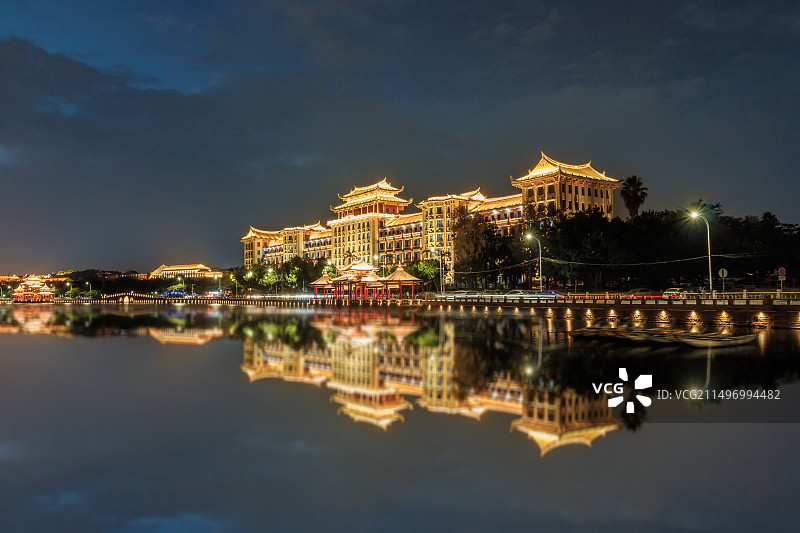 福建厦门集美学村龙舟池嘉庚建筑夜景图片素材