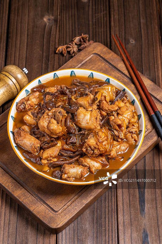 小鸡炖蘑菇图片素材