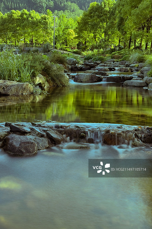宝山村清晨的小溪图片素材