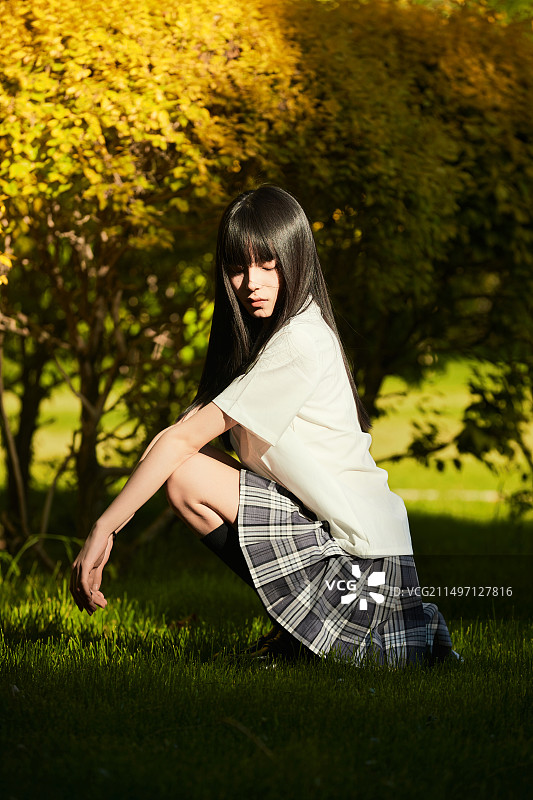 穿着日系JK制服的亚洲少女图片素材