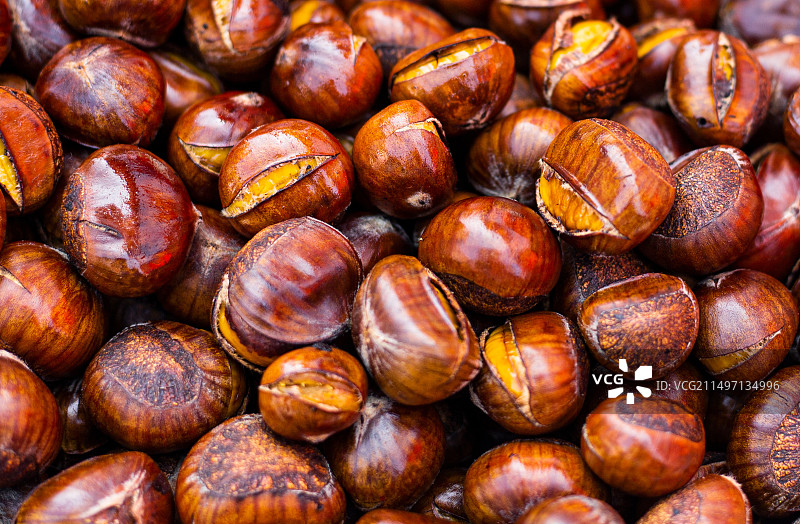 糖炒栗子特写图片素材