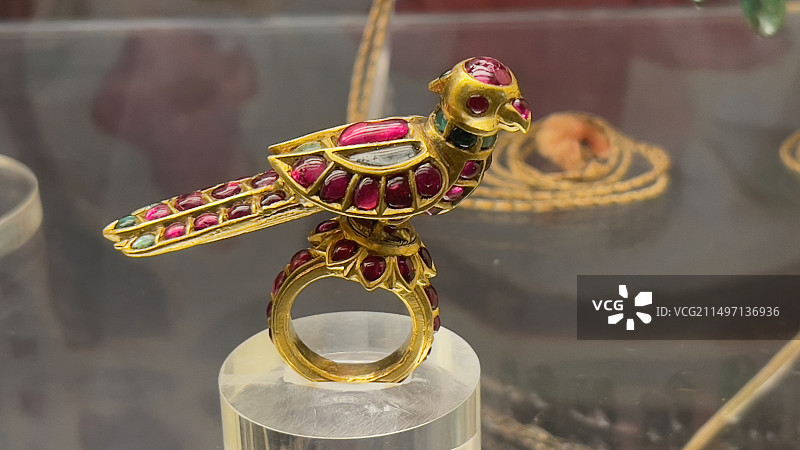 鸟型宝石戒指图片素材