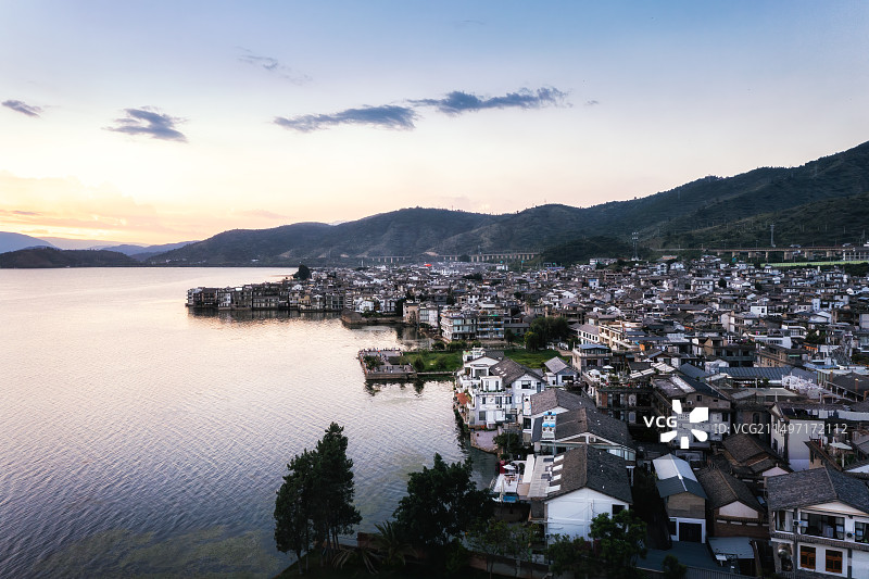大理洱海双廊古镇日落风光图片素材