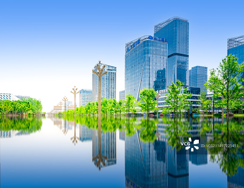 武汉光谷东高新大道高新科技区的现代科技企业大楼图片素材