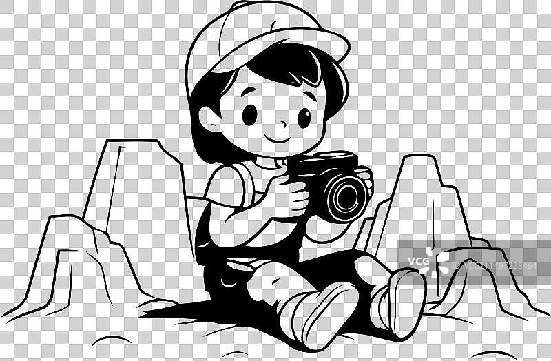 拿着相机坐在沙滩上的男孩图片素材