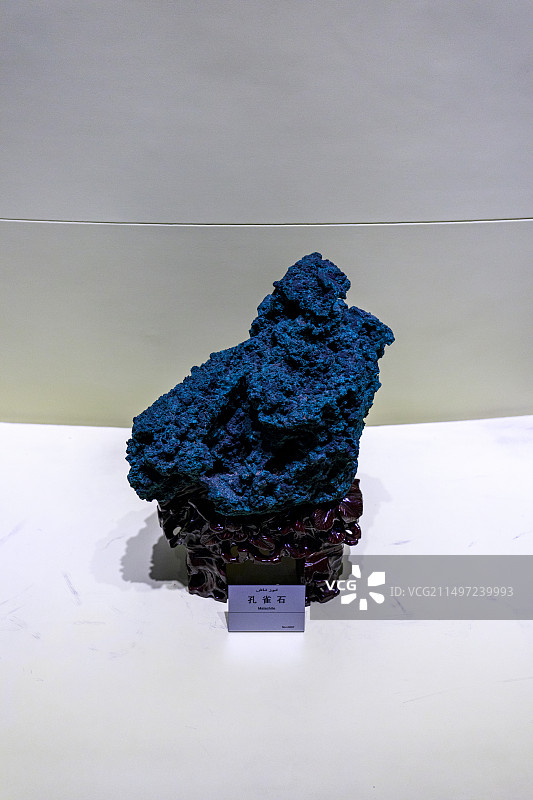 乌鲁木齐新疆地质矿产博物馆的室内矿产标本样品图片素材