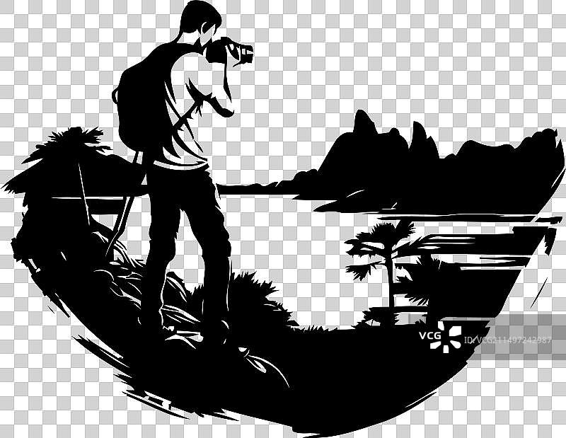 日落沙滩上持相机的摄影师图片素材