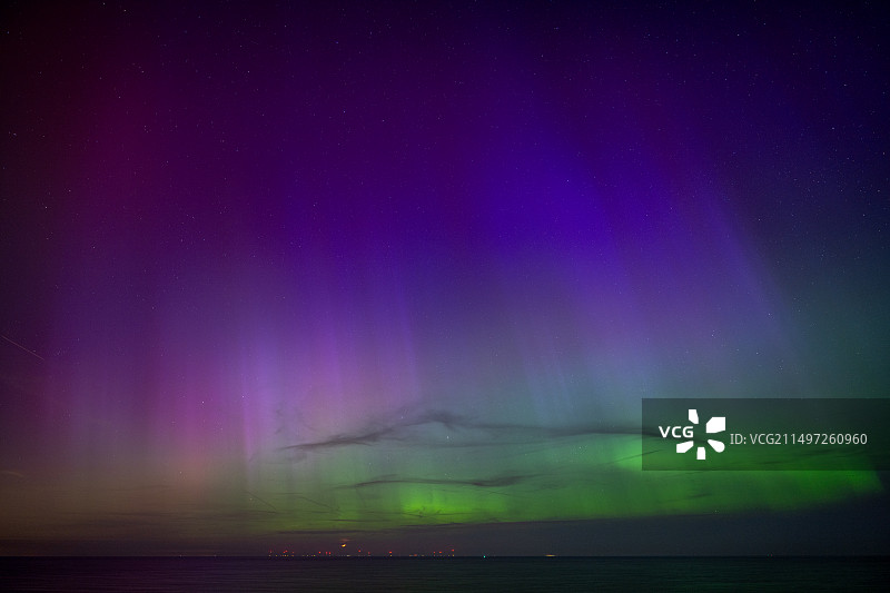 英国夜晚彩色极光图片素材