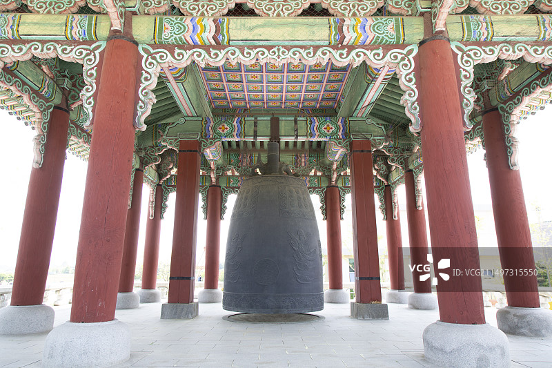 韩国朝韩停战“三八线临津阁”和平钟图片素材