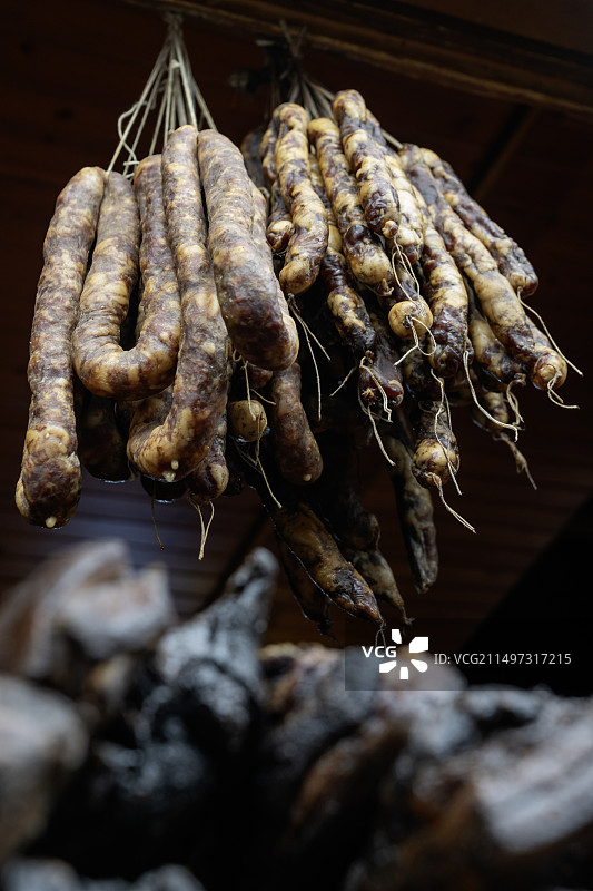 湘西传统手工制作的腊肉和香肠图片素材