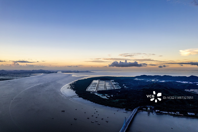 珠海淇澳红树林保护区日落时航拍图片素材