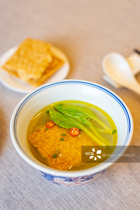 鸡汤泡锅巴图片素材