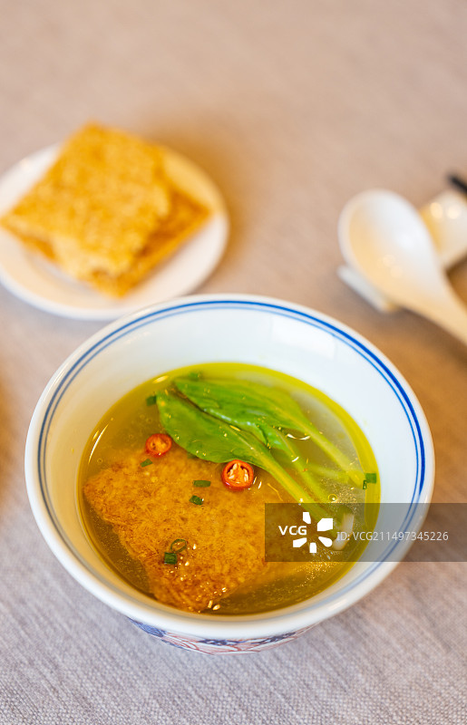 鸡汤泡锅巴图片素材