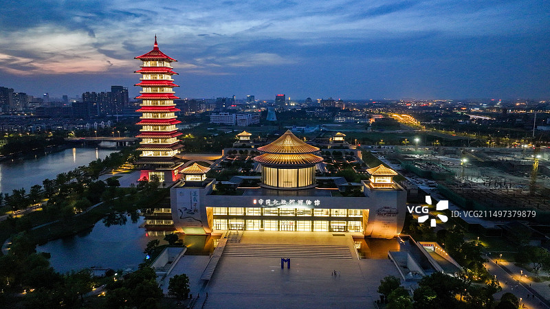 航拍扬州中国大运河博物馆与运河三湾图片素材