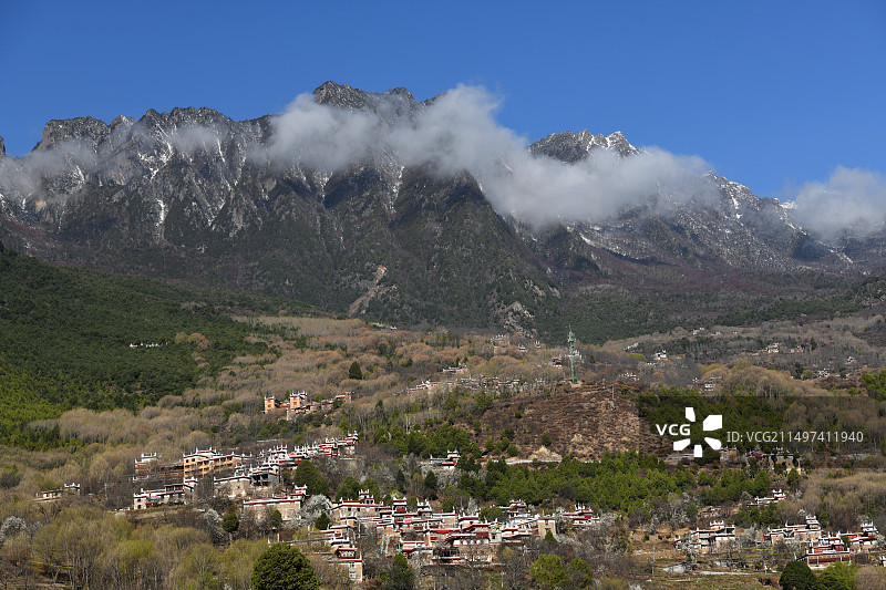 清晨的甲居藏寨图片素材