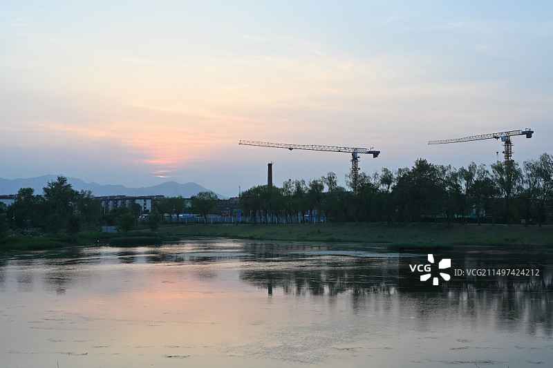 北京市海淀区山后昆玉河看西山落日图片素材