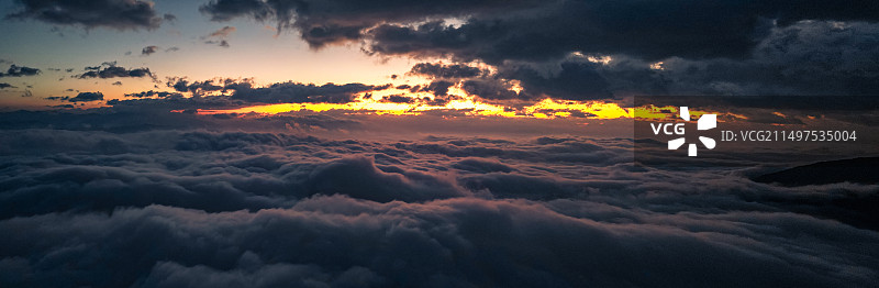 云南 · 玉溪 戛洒  哀牢山 日出 云海图片素材
