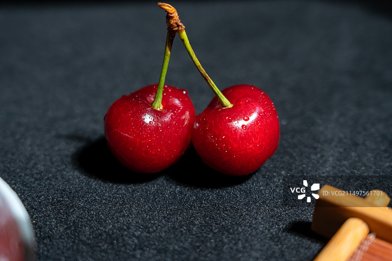 樱桃车厘子新鲜有水珠镜头特写图片素材