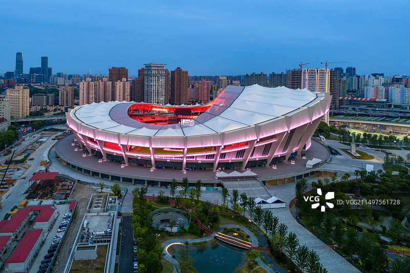 上海八万人体育场航拍夜景图片素材