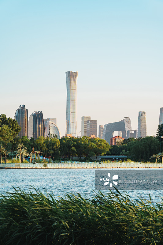 朝阳公园远眺北京中信大厦图片素材